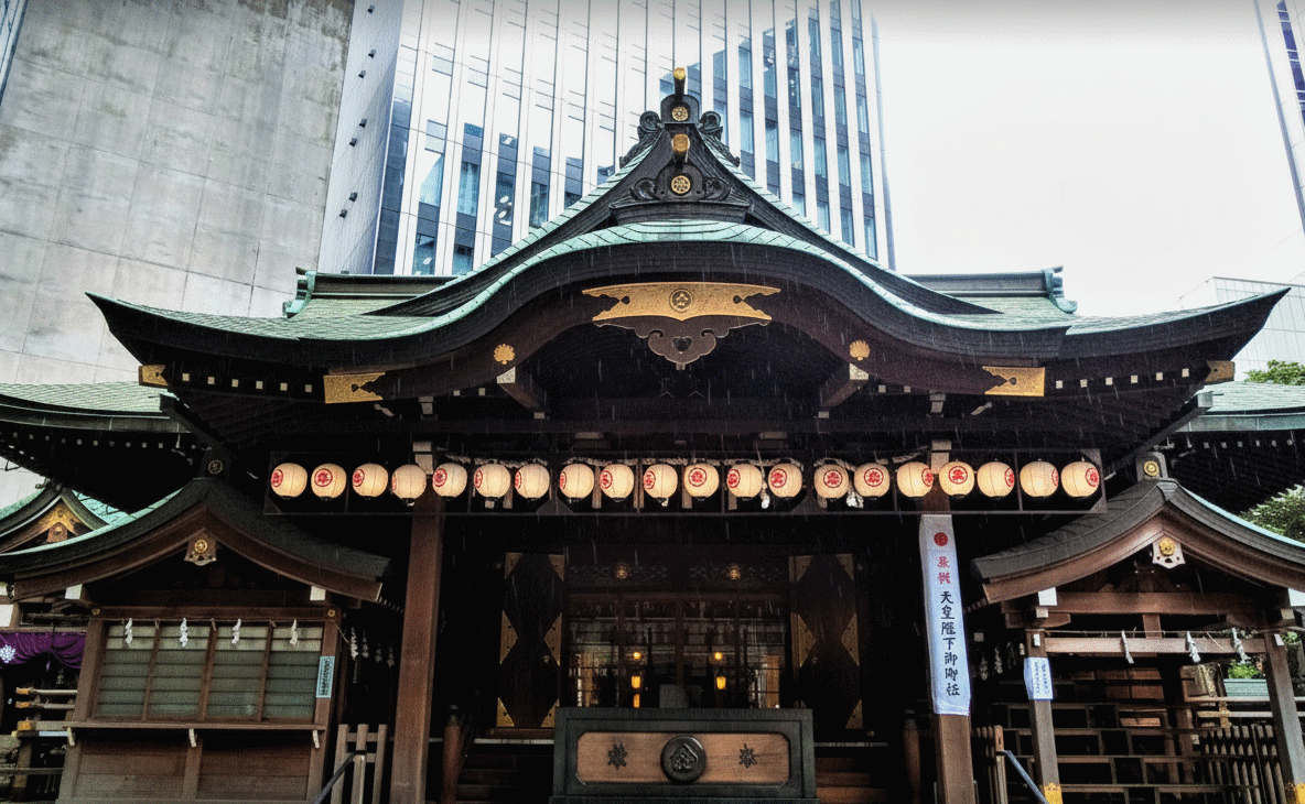 Toranomon Kotohira-gu Shrine torii gates and stone-paved approach